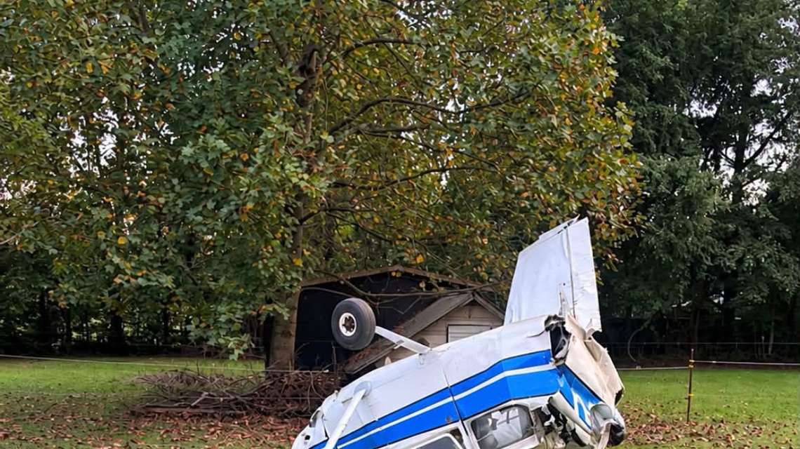 2 injured after a small plane crashes in Southern Indiana