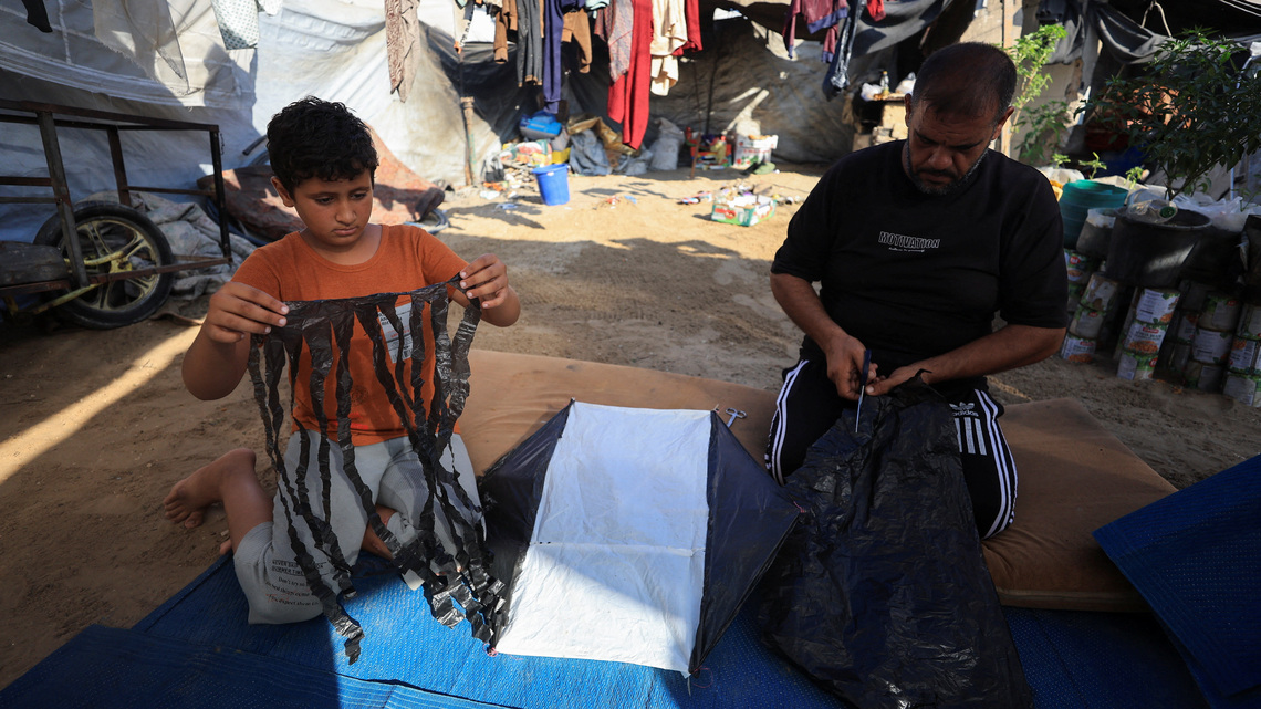 Gaza parents urged to stop children flying kites after Israel warning to Hamas 