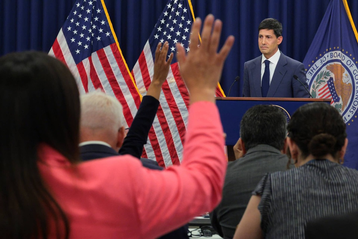  Kevin Warsh just held his first press conference. 