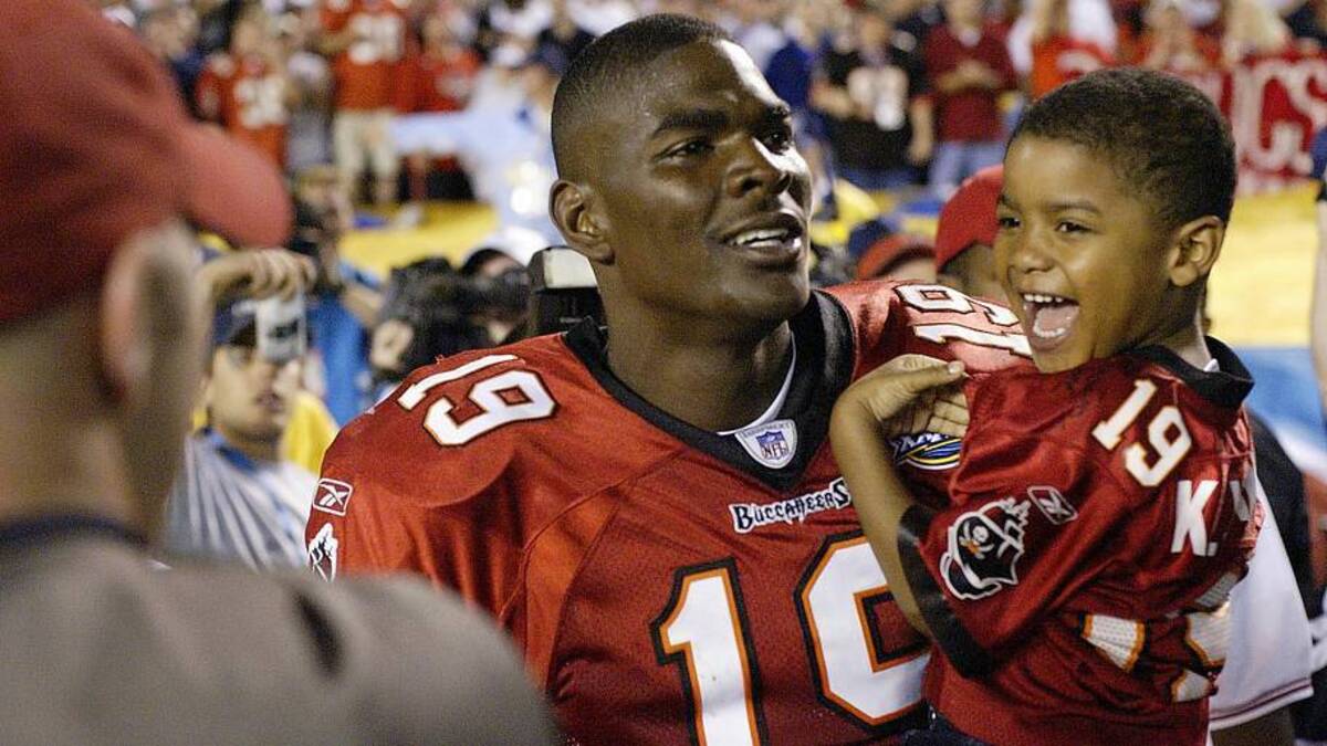  Keyshawn Johnson won a Super Bowl after the Buccaneers traded him to the Jets. | MPS-Imagn Images 