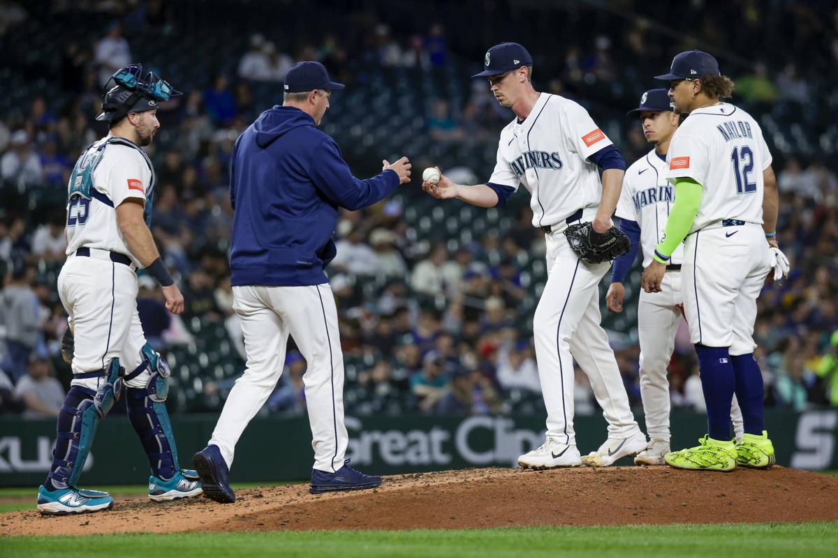  Seattle Mariners manager Dan Wilson (6) and Seattle Mariners catcher Cal Raleigh (29, left), third baseman Leo Rivas (76) and first baseman Josh Naylor (12, right)