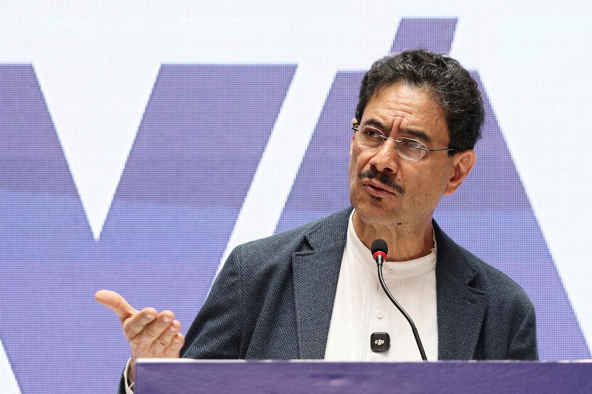 Colombian presidential candidate Ivan Cepeda of the Historic Pact (Pacto Historico) speaks during a press conference in Bogota, Colombia May 21, 2026. REUTERS/Luisa Gonzalez