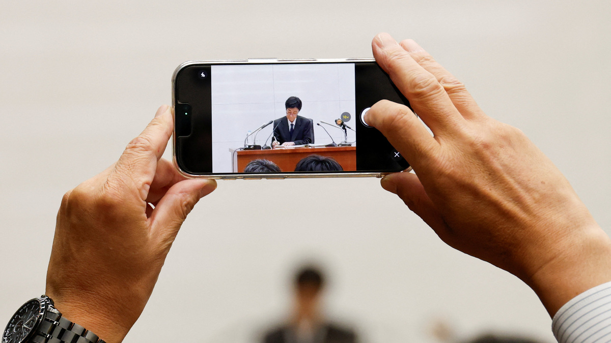 A person takes a picture of Bank of Japan Deputy Governor Shinichi Uchida as he attends a press conference after a BOJ policy meeting in Tokyo, Japan, June 16, 2026. REUTERS/Kim Kyung-Hoon