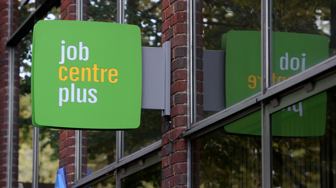 UK labour market loses more momentum in second quarter 