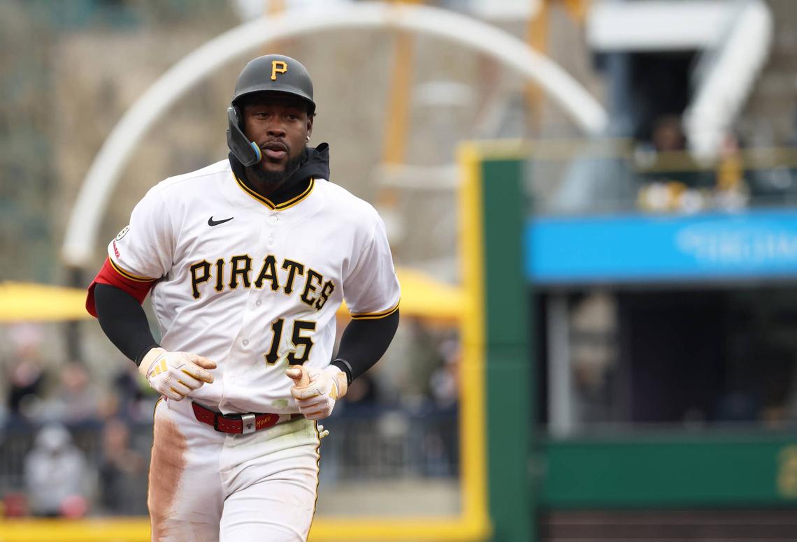  Pittsburgh Pirates center fielder Oneil Cruz (15) © Charles LeClaire-Imagn Images