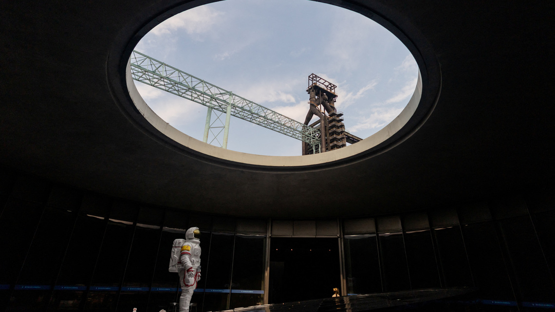 In China, rocket launches fuel tourism and space-age dreams