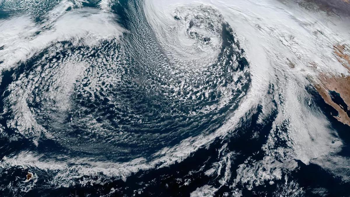 Un satélite de la NOAA muestra una imagen compuesta de un ciclón de latitudes medias.