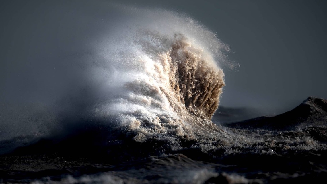 Lake Michigan Erupts as NOAA Warns of 26-Foot Freshwater Monsters (Video) 