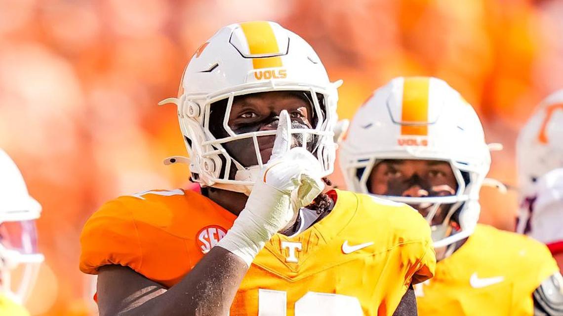  Tennessee defensive lineman Tyre West (42). | Brianna Paciorka/News Sentinel / USA TODAY NETWORK via Imagn Images 