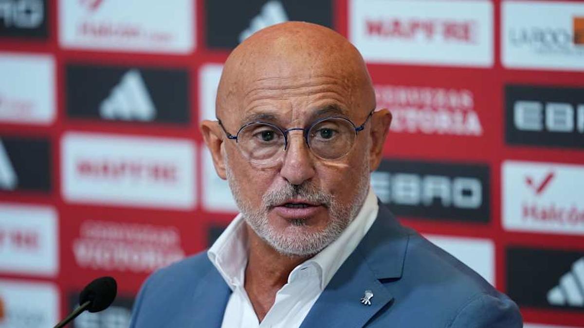 Luis de la Fuente has picked a roster without Real Madrid representation. | Dennis Agyeman / AFP7 via Getty Images 