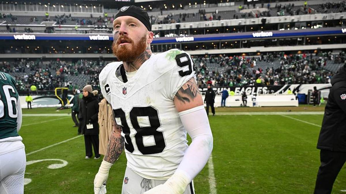  Dec 14, 2025; Philadelphia, Pennsylvania, USA; Las Vegas Raiders defensive end Maxx Crosby (98) on the field after loss to the Philadelphia Eagles at Lincoln Financial Field. Mandatory Credit: Eric Hartline-Imagn Images | Eric Hartline-Imagn Images 