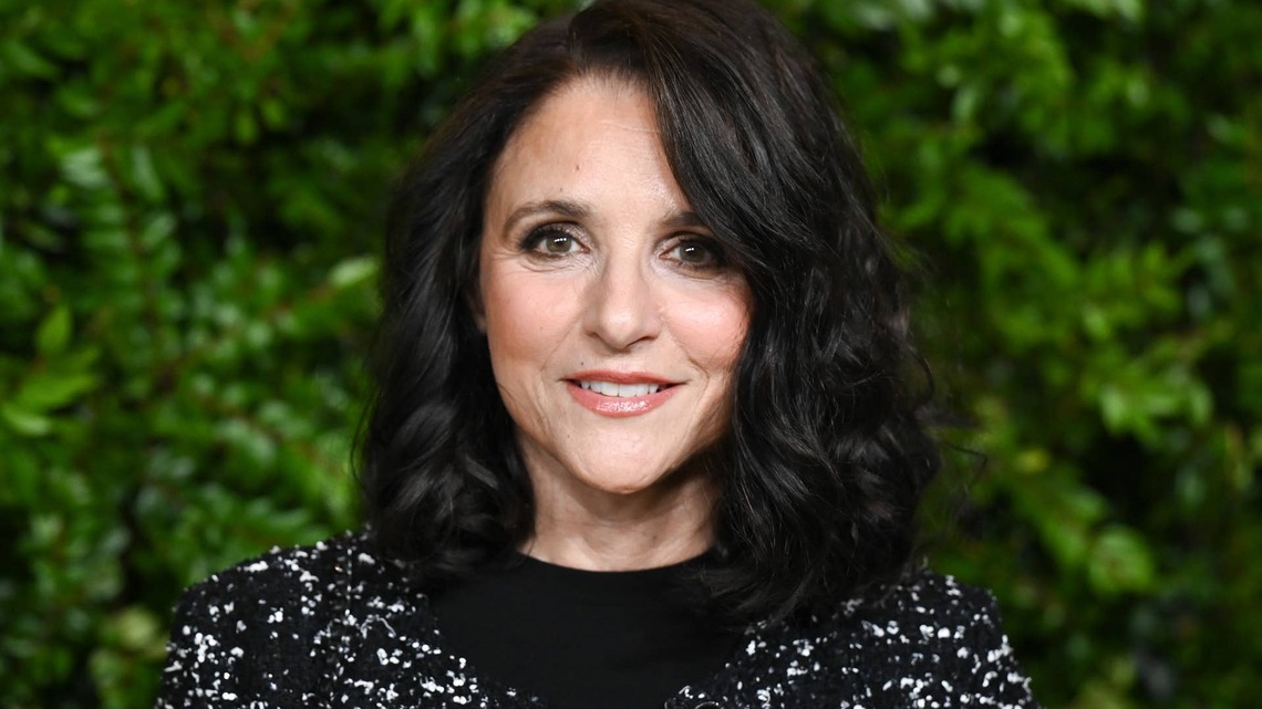 Julia Louis-Dreyfus, 63, Debuts Chin-Length Gray Hair for a Major Broadway Milestone 
