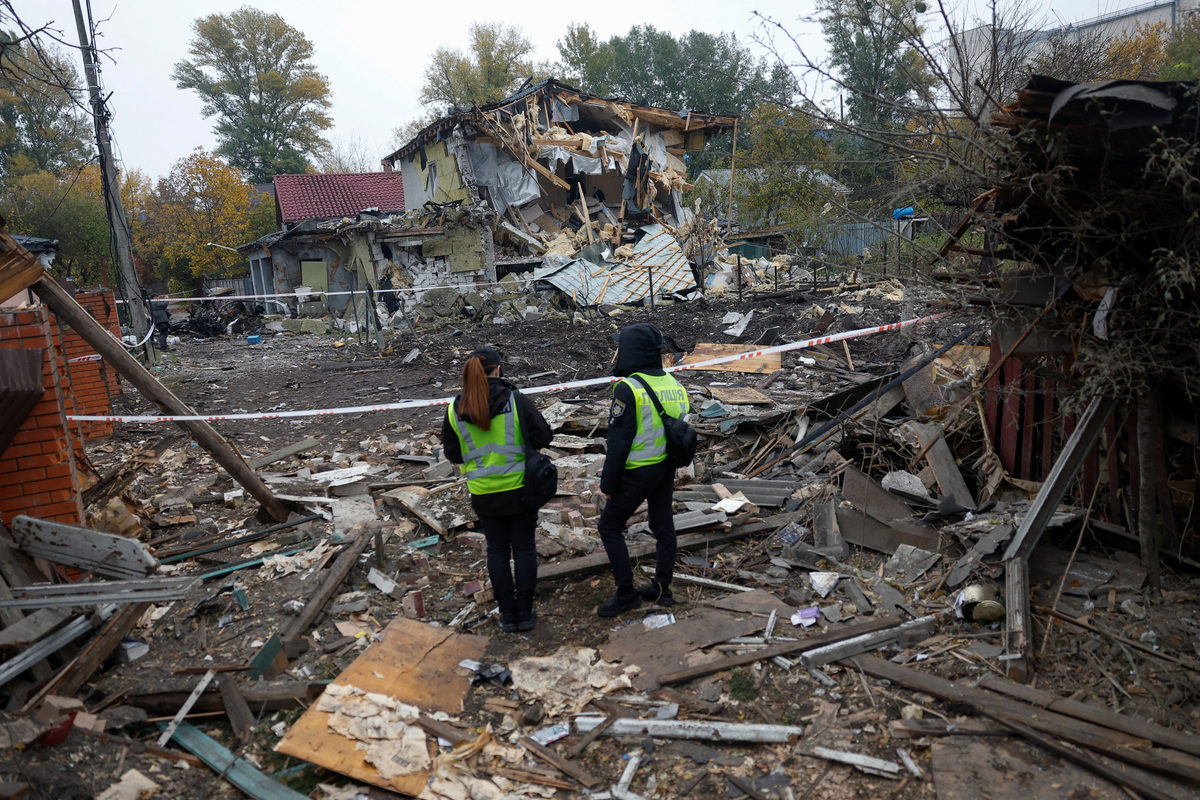 Russia bombs Kyiv and Ukraine fires drones towards Moscow, despite talk ...
