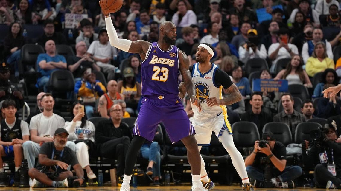 Lakers looking up ahead of meeting vs. Suns 