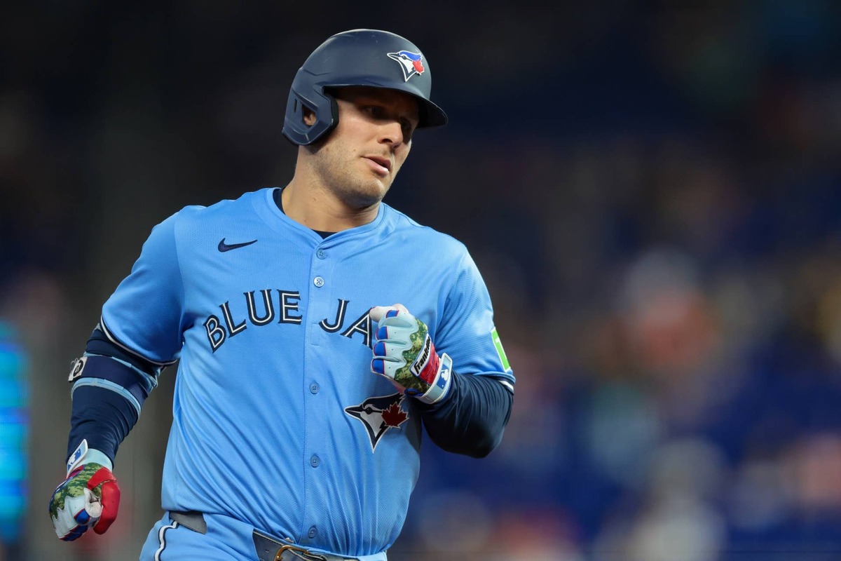  Toronto Blue Jays center fielder Daulton Varsho (5) Sam Navarro-Imagn Images.