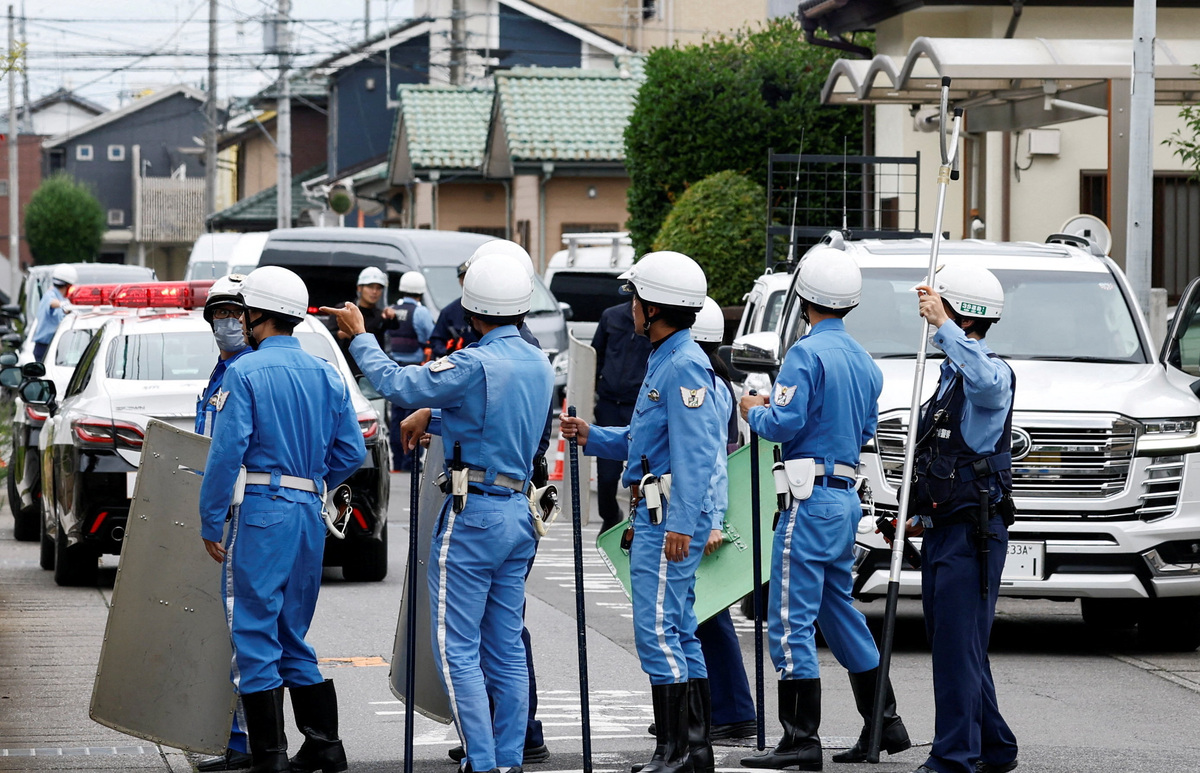 Policemen with sticks shields search for a bear at a residential area after a black bear was spotted in Utsunomiya, Tochigi Prefecture, Japan, June 9, 2026. REUTERS/Kim Kyung-Hoon