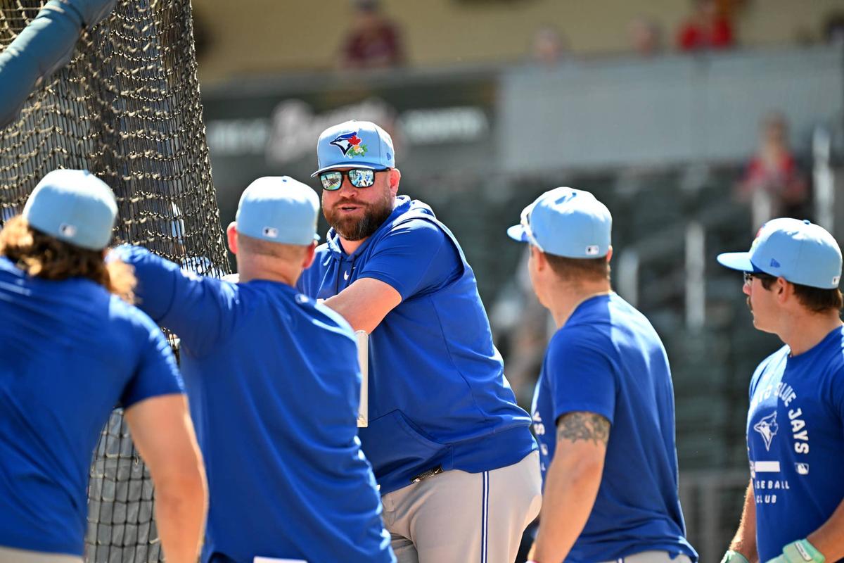  Toronto Blue Jays manager John Schneider (14) talks with a group of players © Jonathan Dyer-Imagn Images