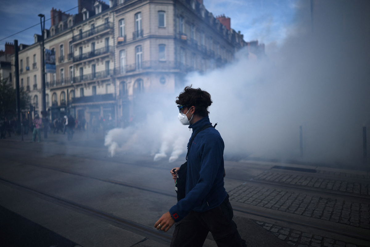 Greta Thunberg joins French teens on new day of school protests ...