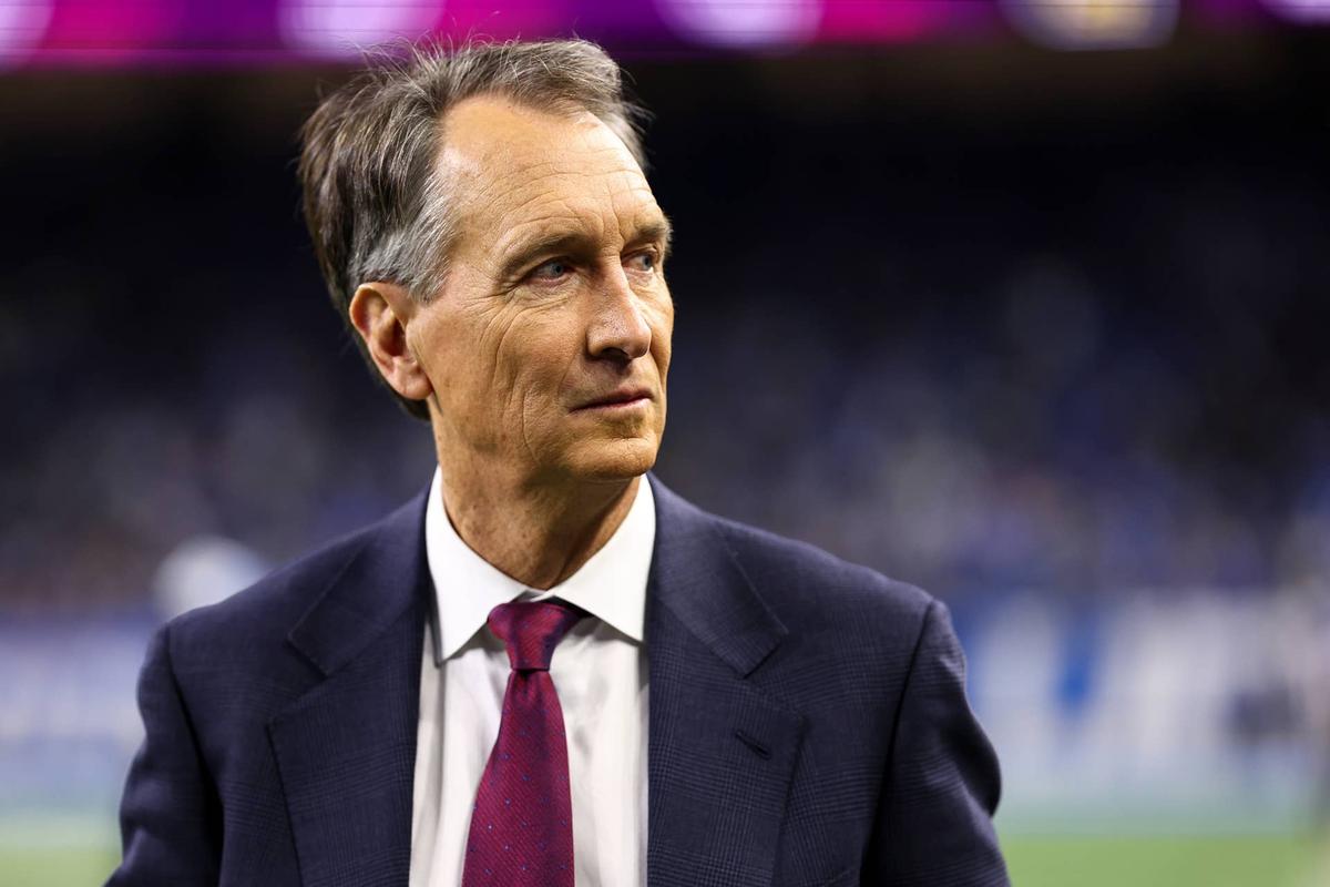  DETROIT, MI - JANUARY 14: NBC color commentator Cris Collinsworth walks onto the field prior to an NFL wild-card playoff football game between the Detroit Lions and the Los Angeles Rams at Ford Field on January 14, 2024 in Detroit, Michigan. (Photo by Kevin Sabitus/Getty Images) 