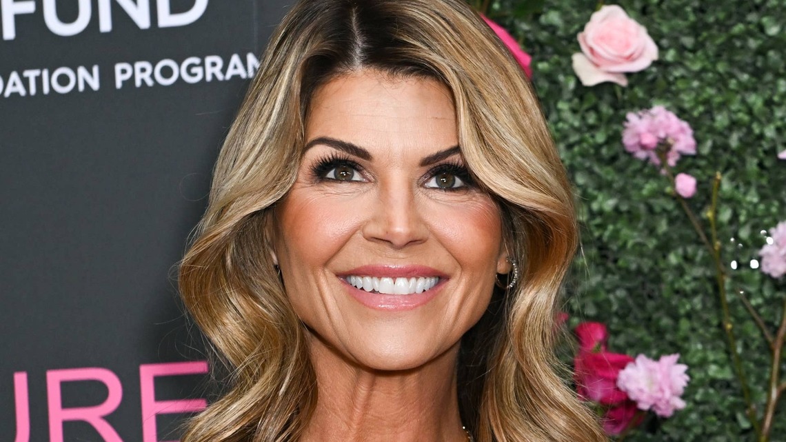 The Reason Lori Loughlin Finally Filed For Divorce Isn't Scandalous 