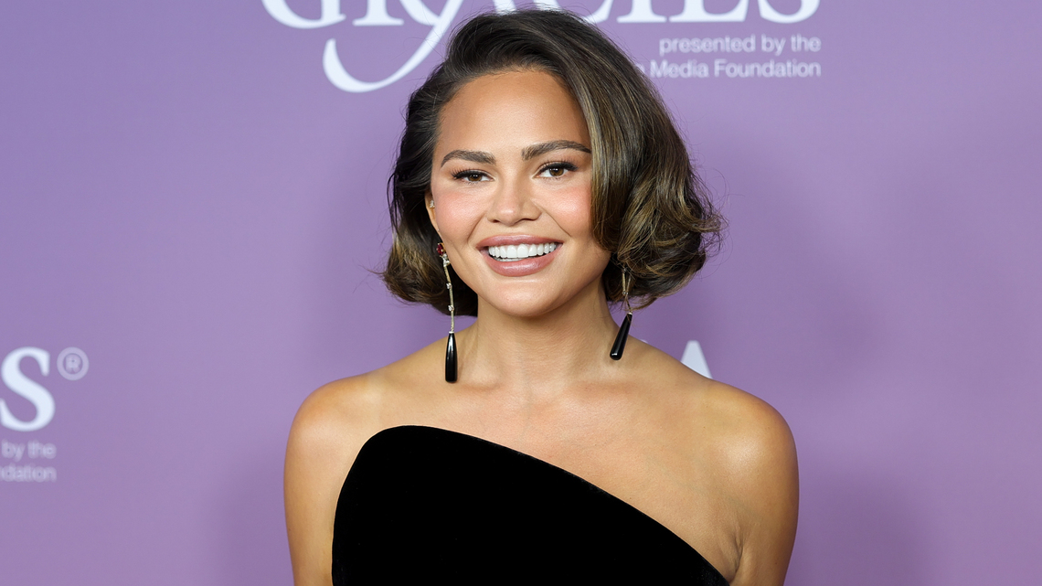 Chrissy Teigen's Woven Crossbody Is $2,400 - We Found the Look for $42 