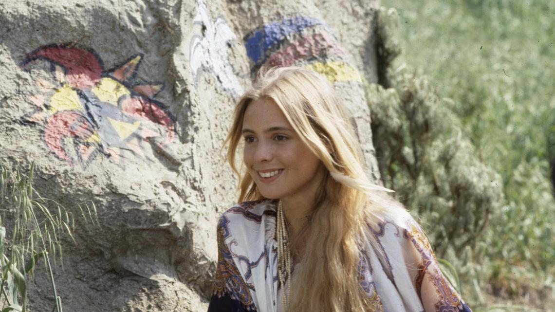 Olivia D'Abo, Who Played Karen on ‘The Wonder Years,' Is 57 and Gorgeous in Rare Social Media Appearance 