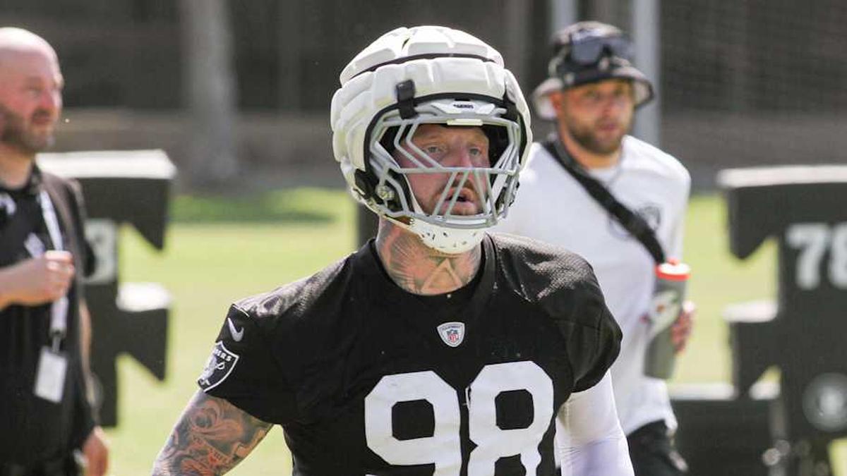  Las Vegas Raiders DE Maxx Crosby | Darrell Craig Harris, Sports Illustrated 