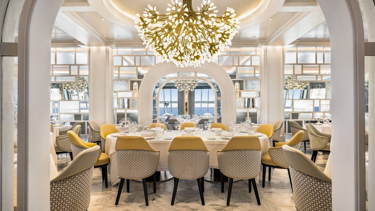 Oceania Vista features a variety of sophisticated dining venues.