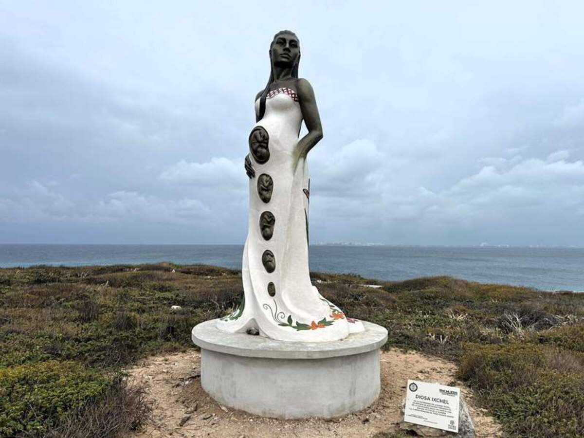  Statue of Ixchel, the goddess of fertility and healing, at Punta Sur. Photo credit: Jennifer Merrick 