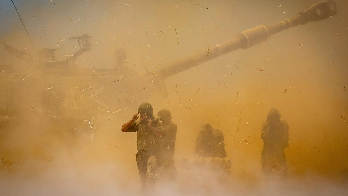  Una unidad de artillería israelí dispara hacia la Franja de Gaza, desde la frontera entre Israel y Gaza, el miércoles 12 de mayo de 2021.