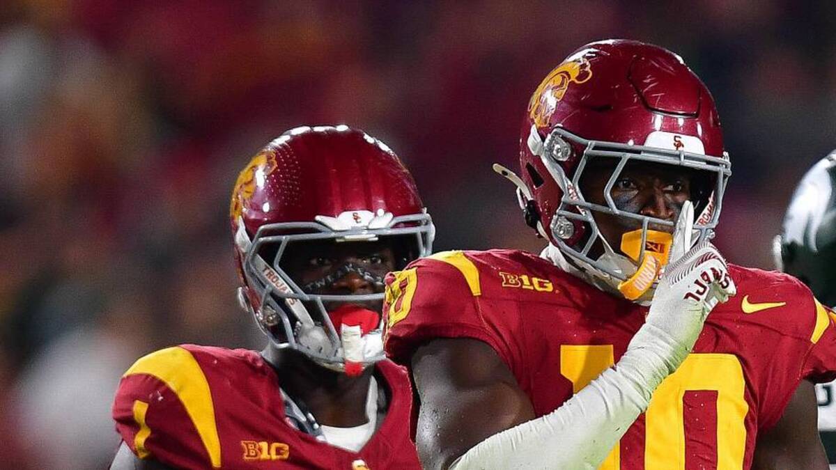  Sep 20, 2025; Los Angeles, California, USA; Southern California Trojans defensive end Braylan Shelby (10) reacts after sacking Michigan State Spartans quarterback Aidan Chiles (2) during the second half at the Los Angeles Memorial Coliseum. Mandatory Credit: Gary A. Vasquez-Imagn Images | Gary A. Vasquez-Imagn Images 