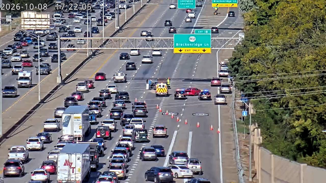 Portion of EB I-264 blocked after multi-vehicle crash near Taylorsville Road 