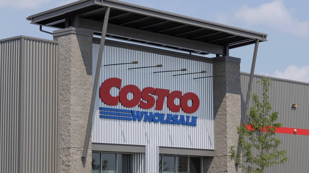 Costco's Holiday Dog Greeters Are the Festive Front-Porch Stars Your Neighbors W...