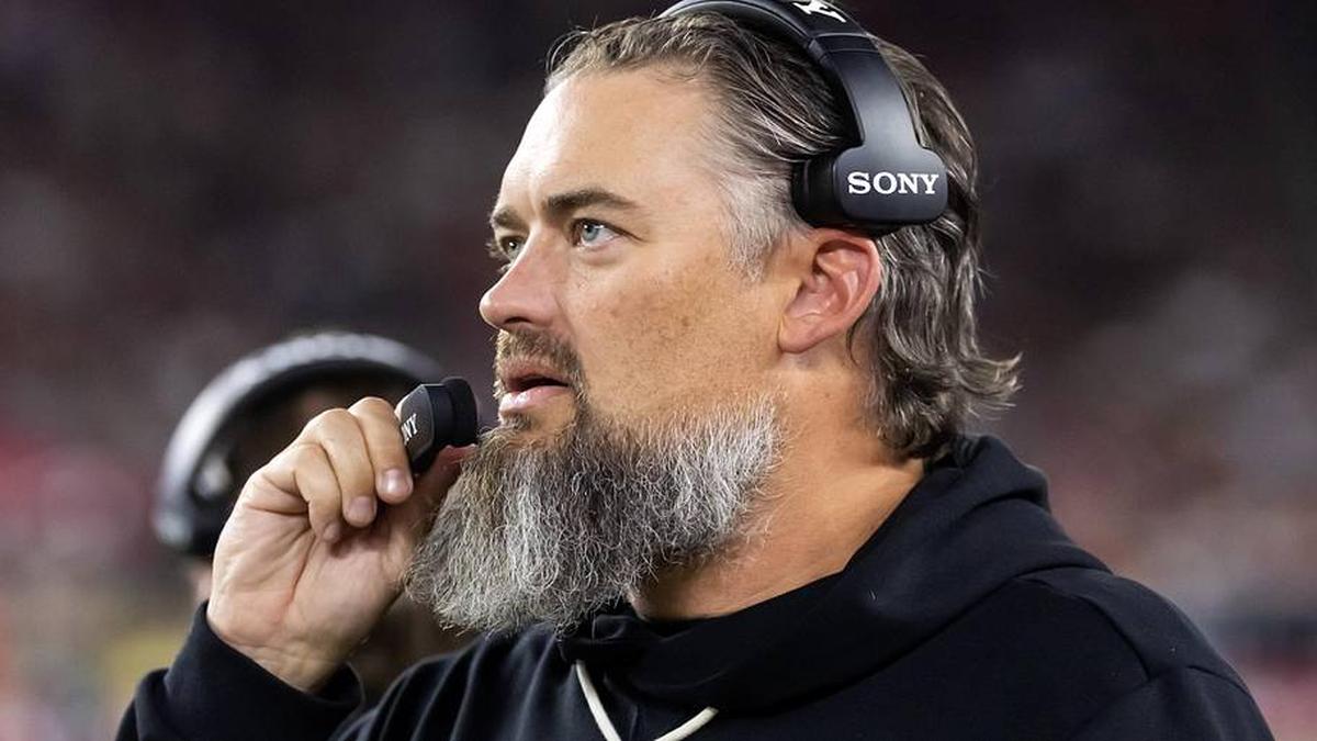  Aug 23, 2025; Glendale, Arizona, USA; Las Vegas Raiders offensive line coach Brennan Carroll against the Arizona Cardinals during a preseason NFL game at State Farm Stadium. Mandatory Credit: Mark J. Rebilas-Imagn Images | Mark J. Rebilas-Imagn Images 