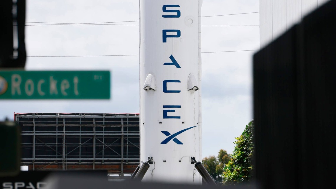 Beaten-down stock lets you buy SpaceX below market price 