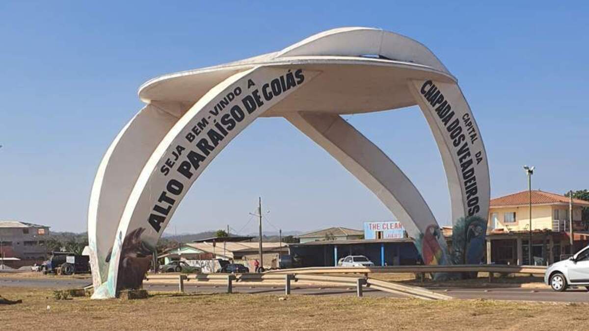  Leave the Real World Behind. Passing under this arch is the official signal to exhale. You've arrived in the crystal capital of the world – let the adventure begin. Photo credit: Felipe and Melissa Machado TripVista360 