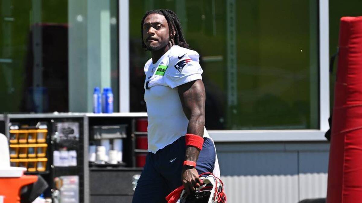  Jun 9, 2026; Foxborough, MA, USA; New England Patriots wide receiver A.J. Brown (1) arrives on the practice field for minicamp at Gillette Stadium. Mandatory Credit: Eric Canha-Imagn Images | Eric Canha-Imagn Images 