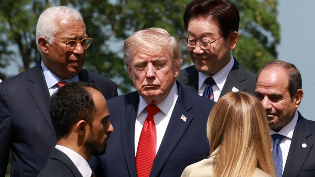 (L-R) European Council President Antonio Costa, US President Donald Trump, South Korean President Lee Jae Myung, Italy's Prime Minister Giorgia Meloni, and Egyptian President Abdel Fattah el-Sisi prepare for a group picture at Hotel Royal during the G7 Summit in Evian-les-Bains, France, 16 June 2026. The 52nd G7 Summit takes place in Evian-les-Bains from 15 to 17 June 2026. Photo by YONHAP / EPA