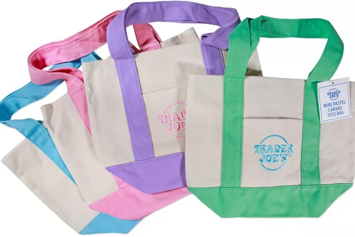 Trader Joe’s is selling four varities of its mini spring tote bags for $2.99.