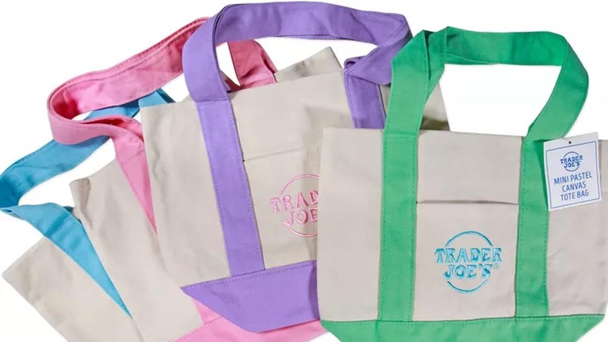Trader Joe’s is selling four varities of its mini spring tote bags for $2.99.