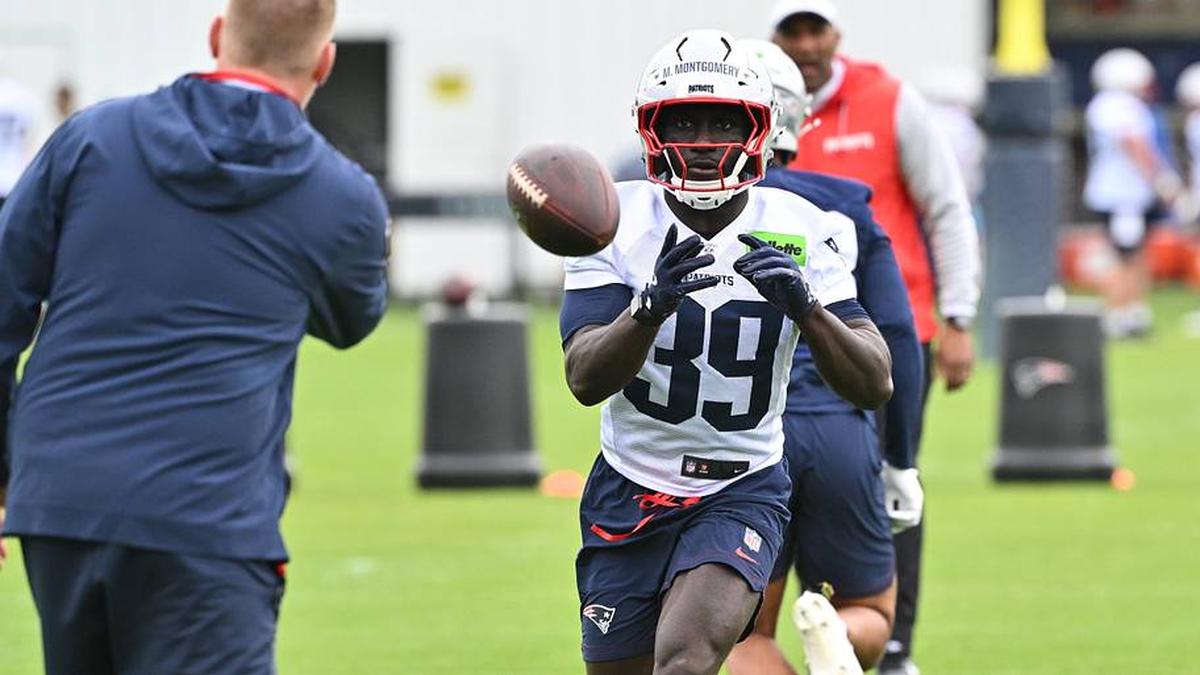  May 9, 2026; Foxborough, MA, USA; New England Patriots running back Myles Montgomery (39) catches the ball during the New England Patriots rookie camp at Gillette Stadium. Mandatory Credit: Eric Canha-Imagn Images | Eric Canha-Imagn Images 