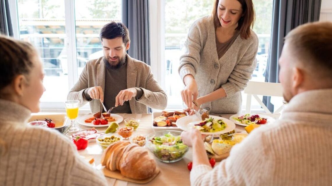 Is eating weekend meals at different times than the week bad?