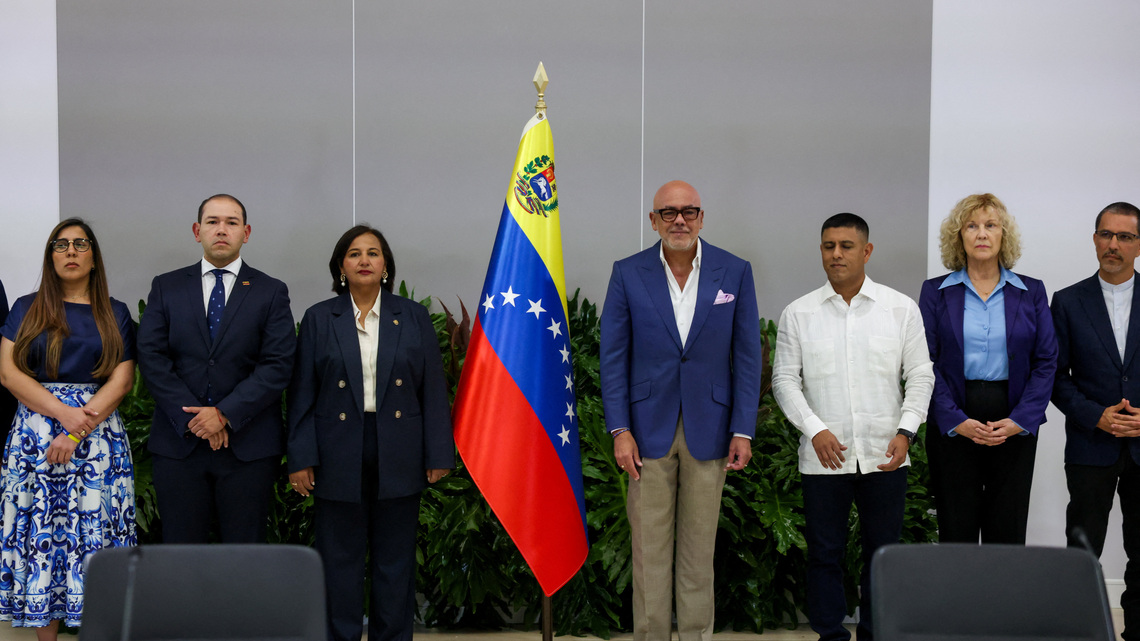 Venezuelan acting government, opposition delegation begin talks 