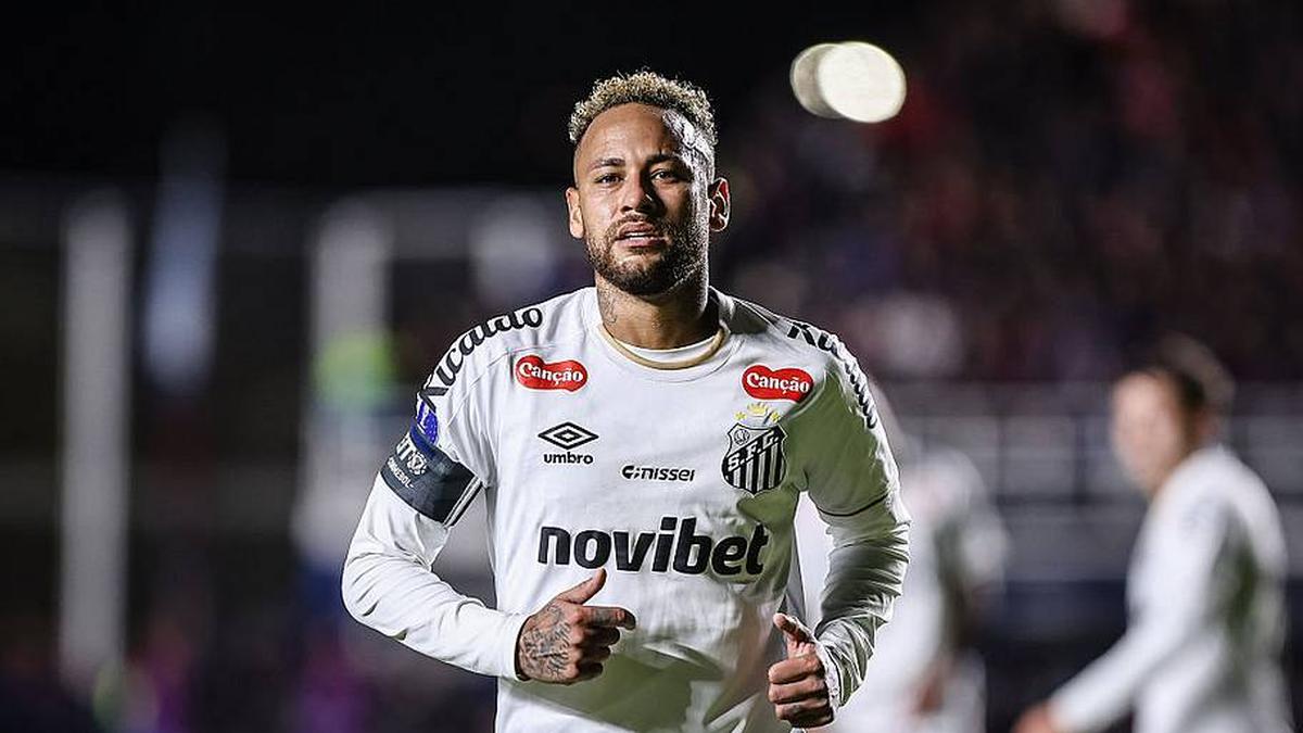  Neymar is moving past his fight with Robinho Jr. | Roberto Tuero/SOPA Images/LightRocket/Getty Images 