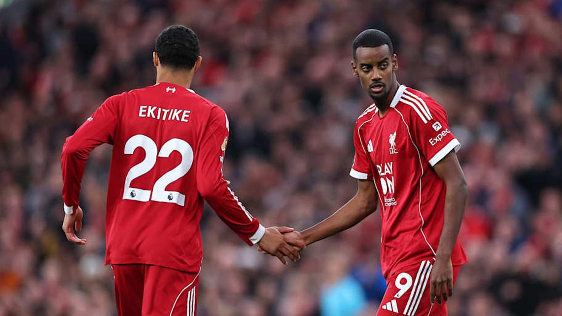 Ekitiké has barely shared the pitch with Alexander Isak (right). | Robbie Jay Barratt/AMA/Getty Images 