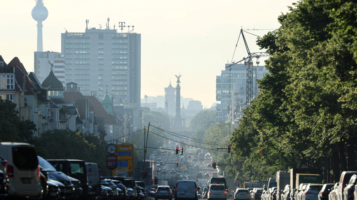 Euro zone investor morale falls in October, Sentix survey shows