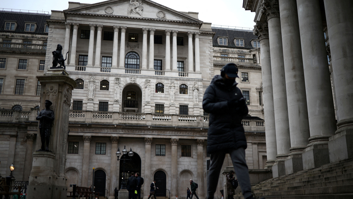 People walk outside the Bank of England in the City of London financial district, in London, Britain, January 26, 2023. REUTERS/Henry Nicholls
