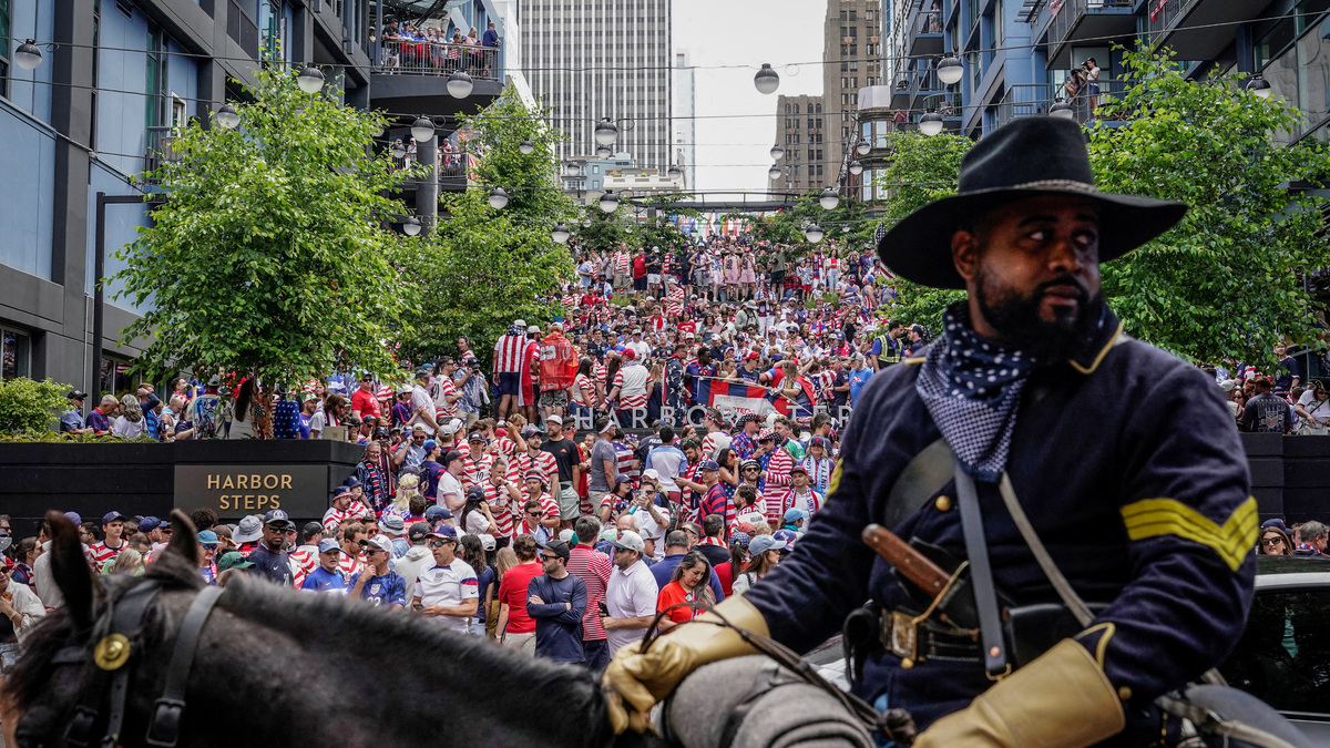 Soccer Football - FIFA World Cup 2026 - Group D - United States v Australia - Fans in Seattle - Seattle, Washington, U.S. - June 19, 2026 A member of the Buffalo Soldiers of Seattle rides a horse as United States fans gather at a screening in Seattle ahead of the match. REUTERS/David Ryder
