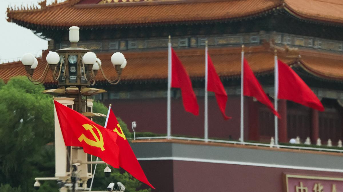 Flags of the Chinese Communist Party and the Lao People's Revolutionary Party fly next to the Tiananmen Gate in Beijing, China, June 4, 2026. REUTERS/Maxim Shemetov