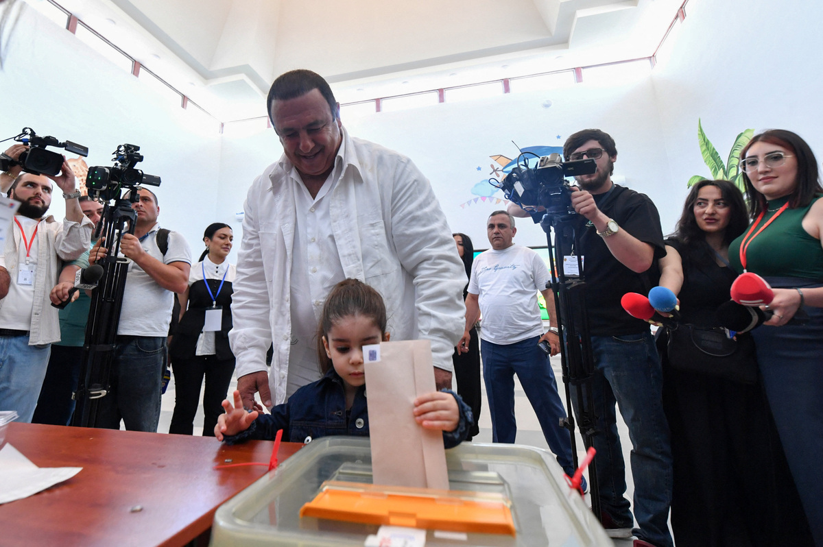 Leader of the Prosperous Armenia party Gagik Tsarukyan visits a polling station during a parliamentary election in the village of Arinj near Yerevan, Armenia, June 7, 2026. Stringer/Photolure via REUTERS